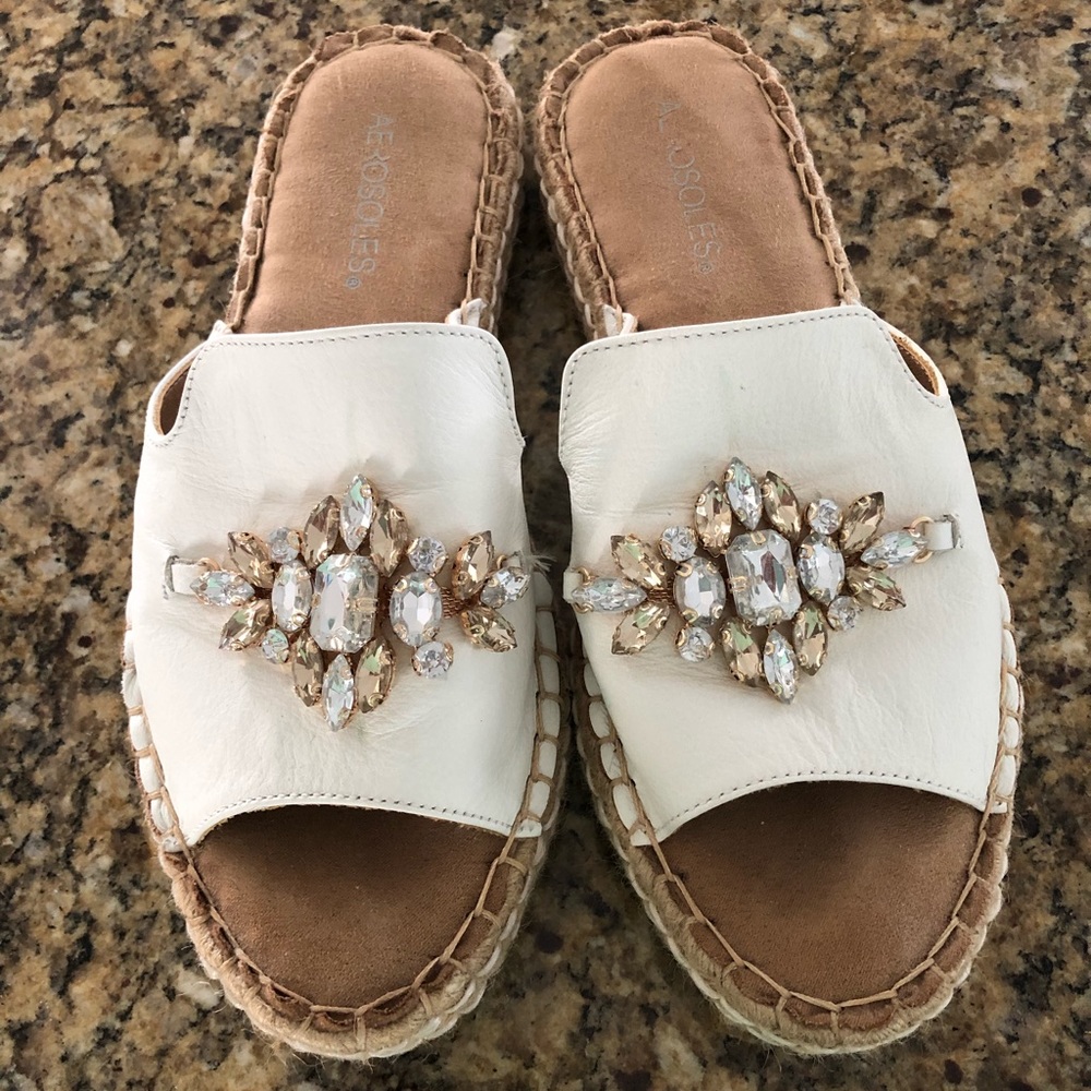 Beautiful champagne and clear cut stones on soft, supple cream leather.